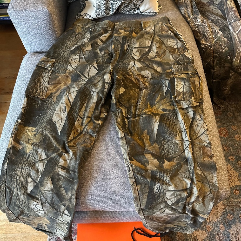 2 pairs of Realtree Camouflage Cargo Pants get them both for $55 or best offer